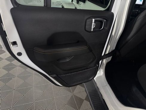 Used 2025 Jeep Wrangler Unlimited Sahara AWD/4WD image 28
