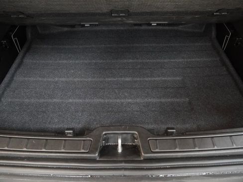 Used 2019 Volvo XC40 T5 Momentum AWD/4WD image 12