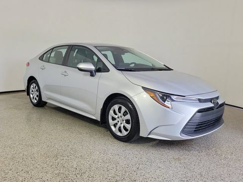 Used 2025 Toyota Corolla LE FWD image 4