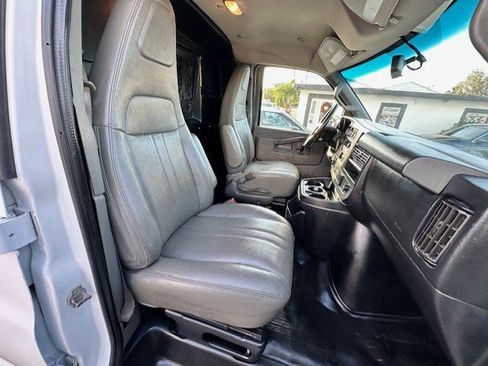 Used 2018 Chevrolet Express 2500 w/ Driver Convenience Package image 22