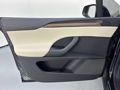 Used 2023 Tesla Model X image 46