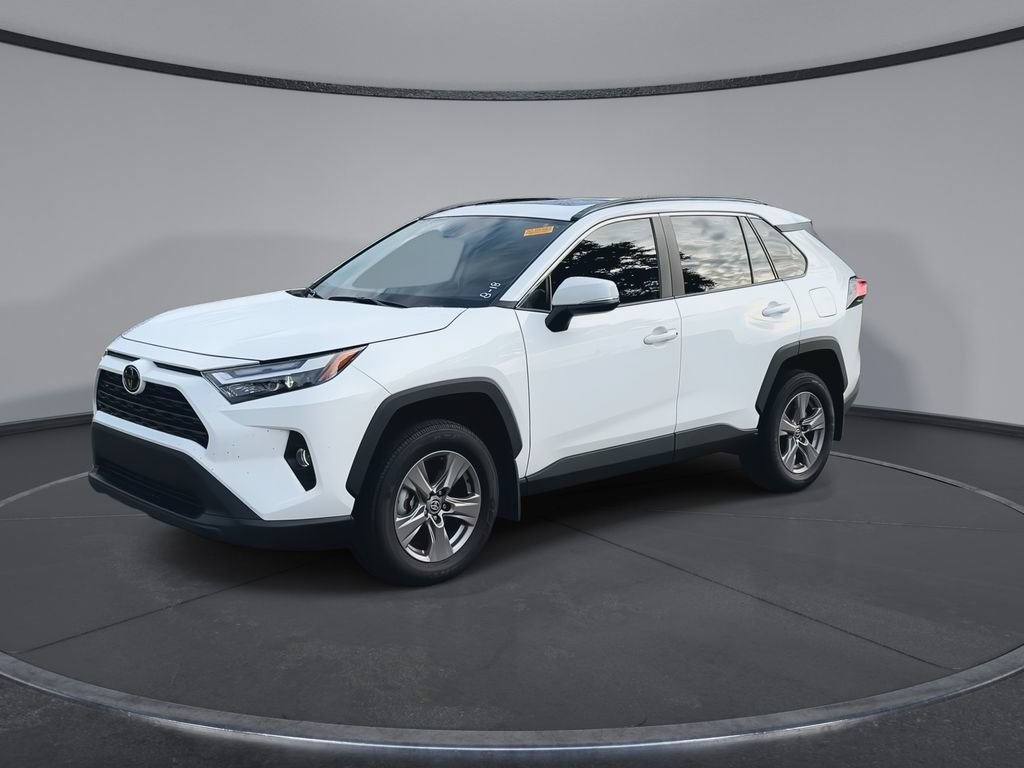 Used 2024 Toyota RAV4 XLE w/ Convenience Package FWD image 4