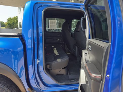 Used 2025 Nissan Frontier PRO-4X image 11
