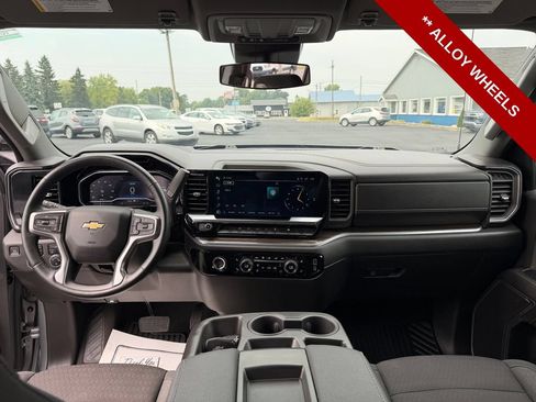 Used 2023 Chevrolet Silverado 1500 LT AWD/4WD image 17