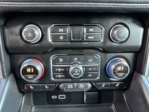 Used 2024 Chevrolet Tahoe LT w/ Luxury Package image 17