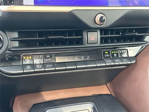 Used 2023 Toyota Crown Limited image 26