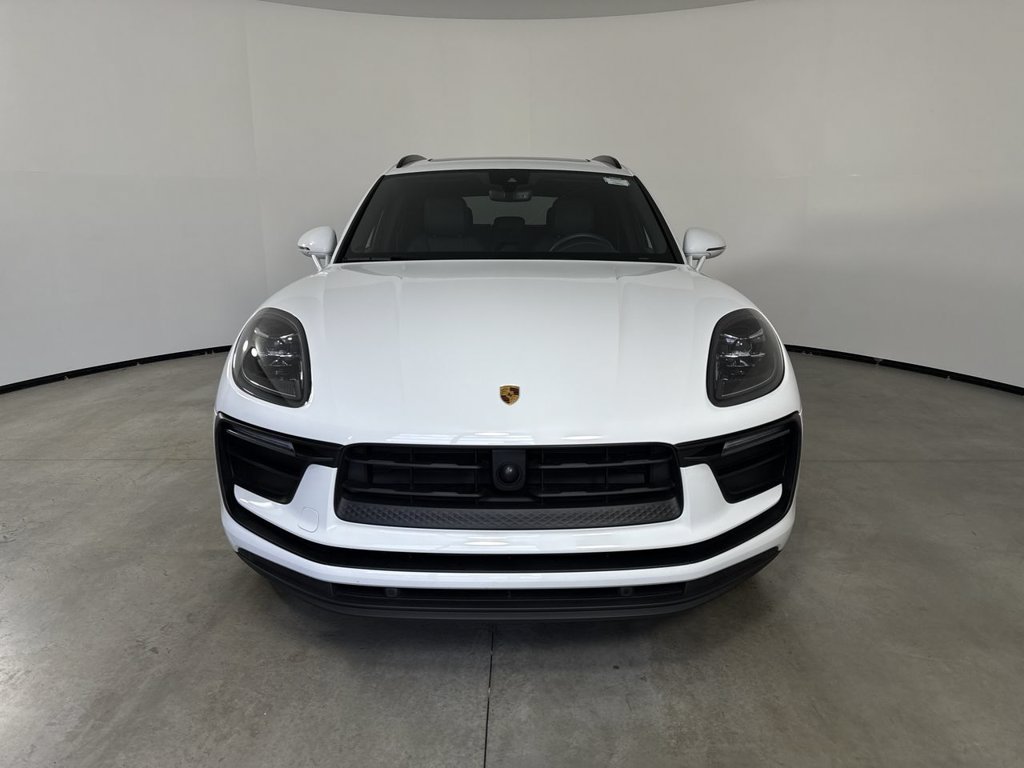 Certified 2025 Porsche Macan AWD/4WD image 10