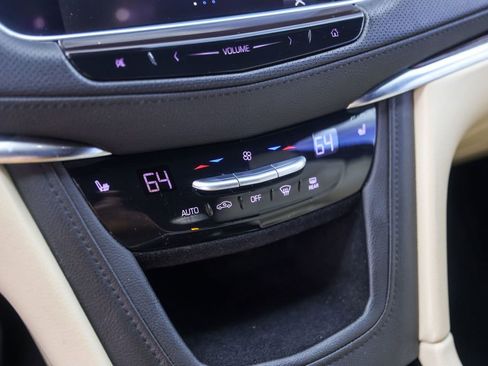 Used 2018 Cadillac XT5 Luxury w/ Driver Awareness Package image 19