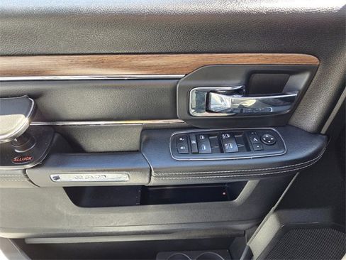 Used 2017 RAM 1500 Laramie image 23
