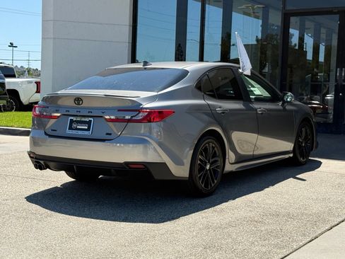 Used 2025 Toyota Camry SE FWD image 15