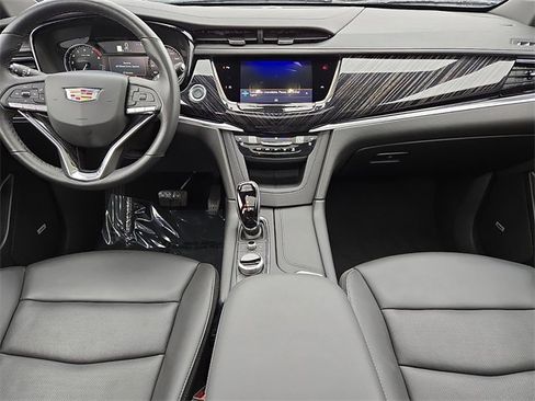 Used 2025 Cadillac XT6 Premium Luxury image 19