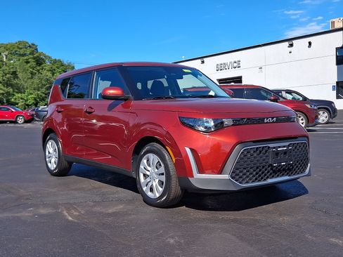 Used 2023 Kia Soul LX FWD image 1