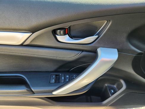 Used 2019 Honda Civic Touring image 18