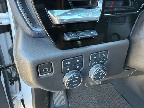 Used 2023 Chevrolet Silverado 1500 High Country w/ Technology Package AWD/4WD image 18