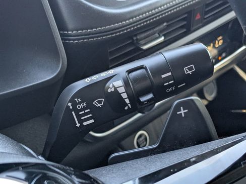 Used 2023 Nissan Rogue SV image 25