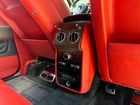 Used 2019 Rolls-Royce Cullinan AWD/4WD image 43
