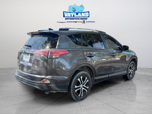 Used 2018 Toyota RAV4 LE FWD image 5