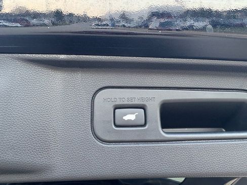 Certified 2025 Honda Pilot Black Edition image 32