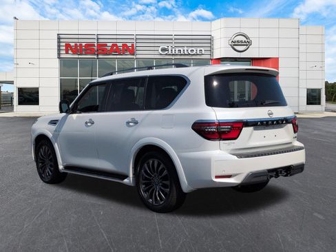 Used 2022 Nissan Armada Platinum w/ Captain's Chairs Package RWD image 5