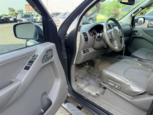 Used 2013 Nissan Frontier SL w/ Moonroof Pkg AWD/4WD image 27