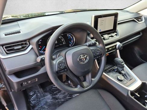 Used 2024 Toyota RAV4 LE AWD/4WD image 10