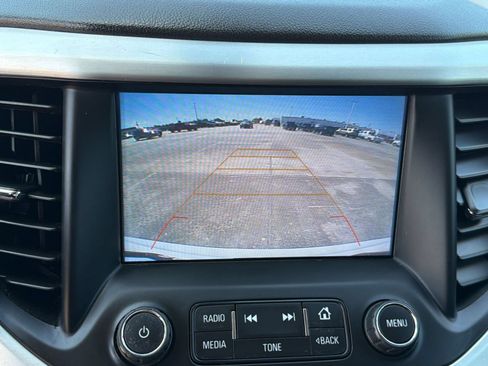 Used 2019 GMC Acadia SLT w/ Black Edition FWD image 16