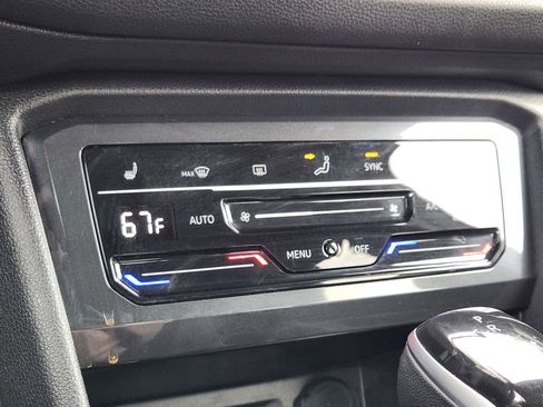 Used 2022 Volkswagen Tiguan SE R-Line image 9