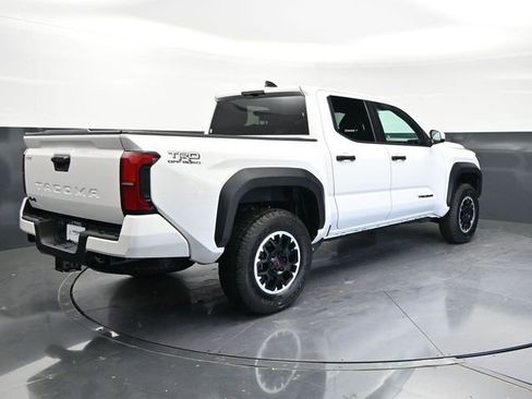 Used 2024 Toyota Tacoma TRD Off-Road AWD/4WD image 6