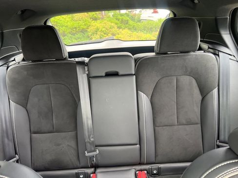 Certified 2022 Volvo XC40 T5 R-Design image 25