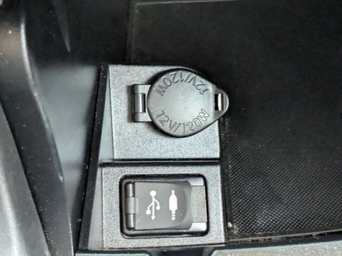 Used 2017 Toyota Camry SE image 23