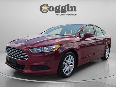 Used 2016 Ford Fusion SE w/ SE Cold Weather Package FWD image 2