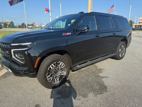 Used 2025 Chevrolet Suburban Z71 AWD/4WD image 1