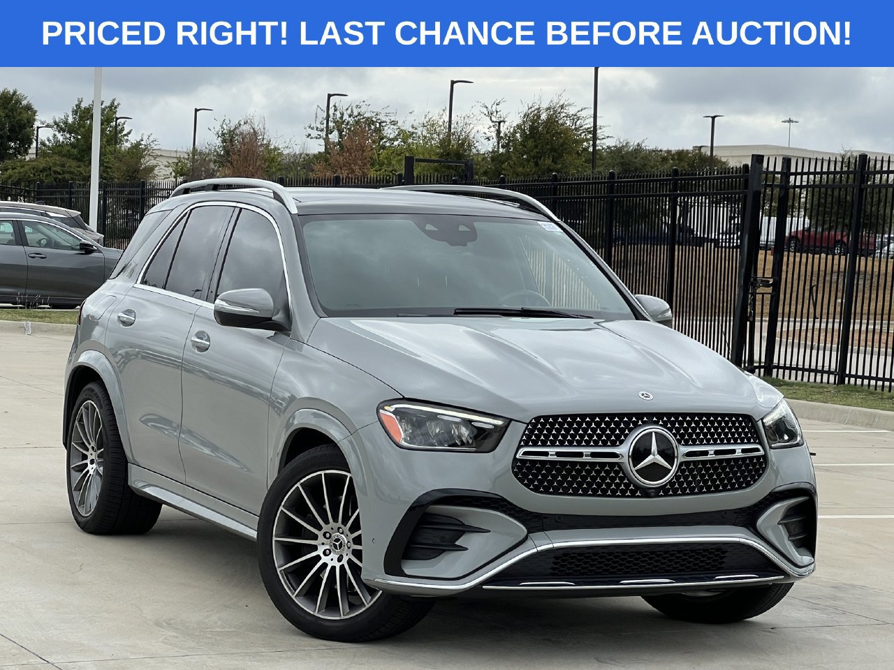 Used 2025 Mercedes-Benz GLE 450 4MATIC w/ AMG Line Exterior image 2