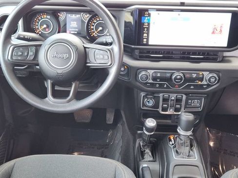 Used 2025 Jeep Gladiator Sport AWD/4WD image 28