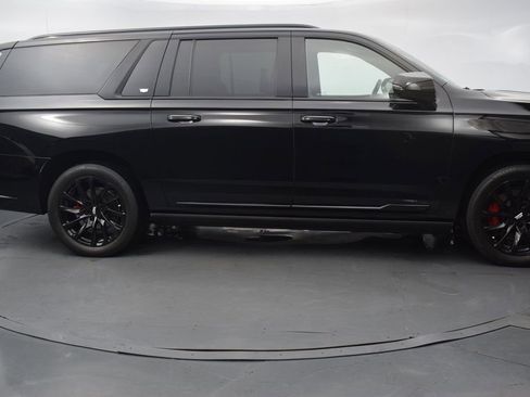 Used 2023 Cadillac Escalade ESV Sport w/ LPO, ONYX Package AWD/4WD image 7