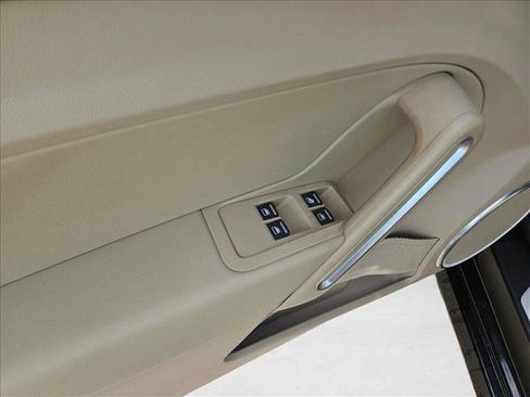 Used 2013 Volkswagen Beetle 2.5 image 12