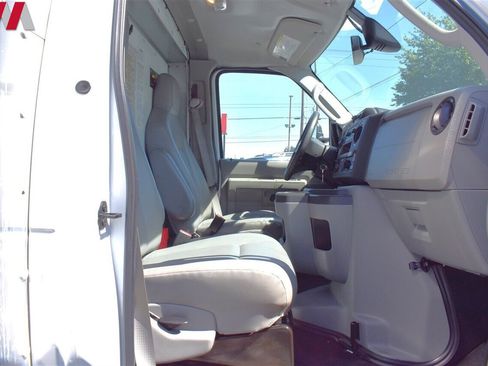 Used 2022 Ford E-350 and Econoline 350 Super Duty image 21