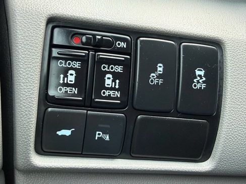 Used 2012 Honda Odyssey Touring image 12