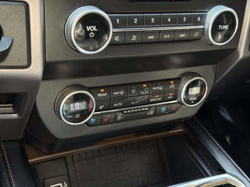 Used 2019 Ford Expedition Platinum AWD/4WD image 22