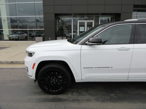 Used 2023 Jeep Grand Cherokee L Summit image 2