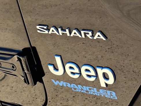 Used 2021 Jeep Wrangler Unlimited Sahara w/ Cold Weather Group AWD/4WD image 30