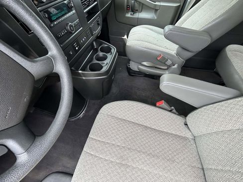 Used 2025 Chevrolet Express 3500 LT w/ LT Preferred Equipment Group RWD image 10