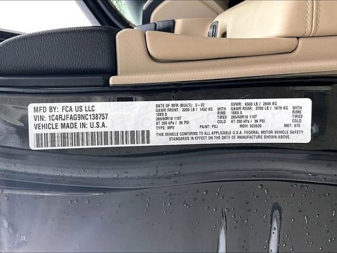 Used 2022 Jeep Grand Cherokee Laredo E image 36