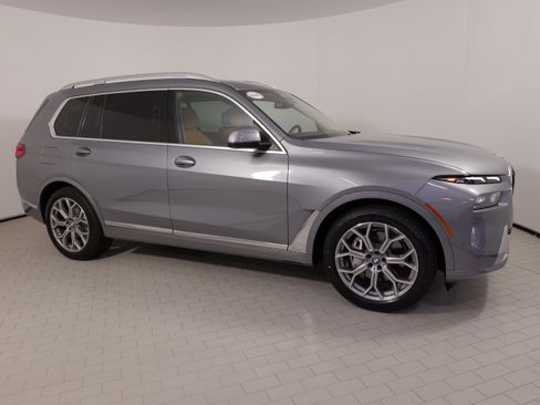Used 2025 BMW X7 xDrive40i w/ Premium Package AWD/4WD image 8