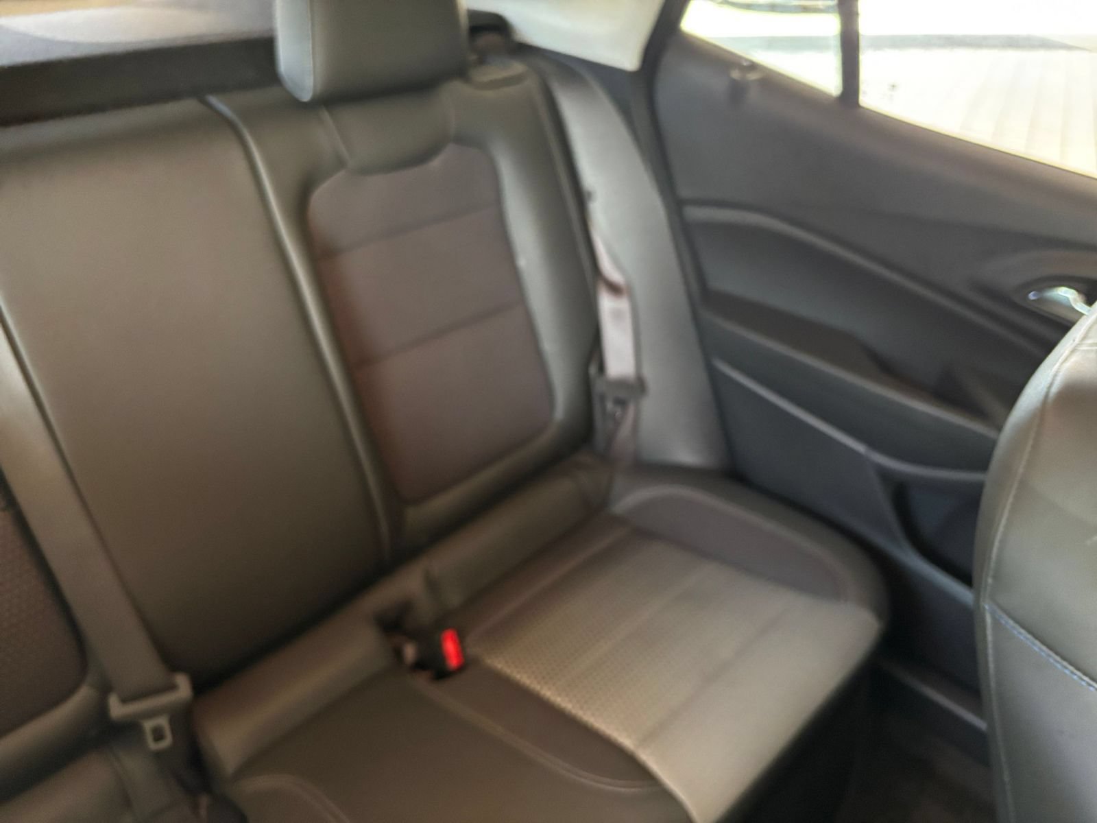 Used 2025 Chevrolet Trax LT FWD image 34