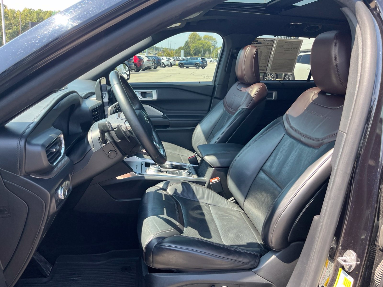 Used 2020 Ford Explorer Platinum w/ Premium Technology Package AWD/4WD image 29