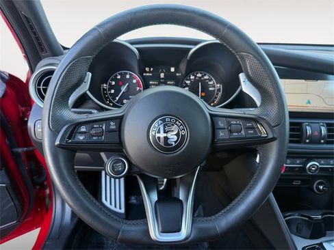 Used 2022 Alfa Romeo Giulia Veloce image 16