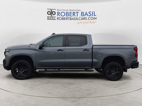 Used 2022 Chevrolet Silverado 1500 LT Trail Boss w/ Convenience Package II image 2