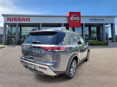 New 2025 Nissan Pathfinder SL image 2