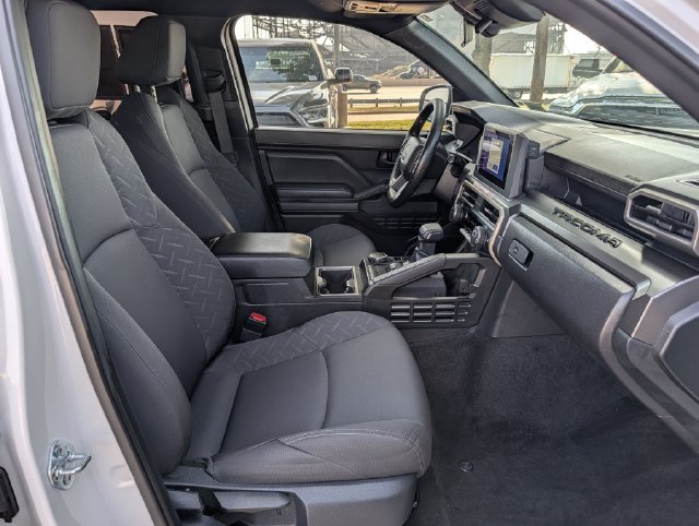 Certified 2026 Toyota Tacoma SR5 AWD/4WD image 31